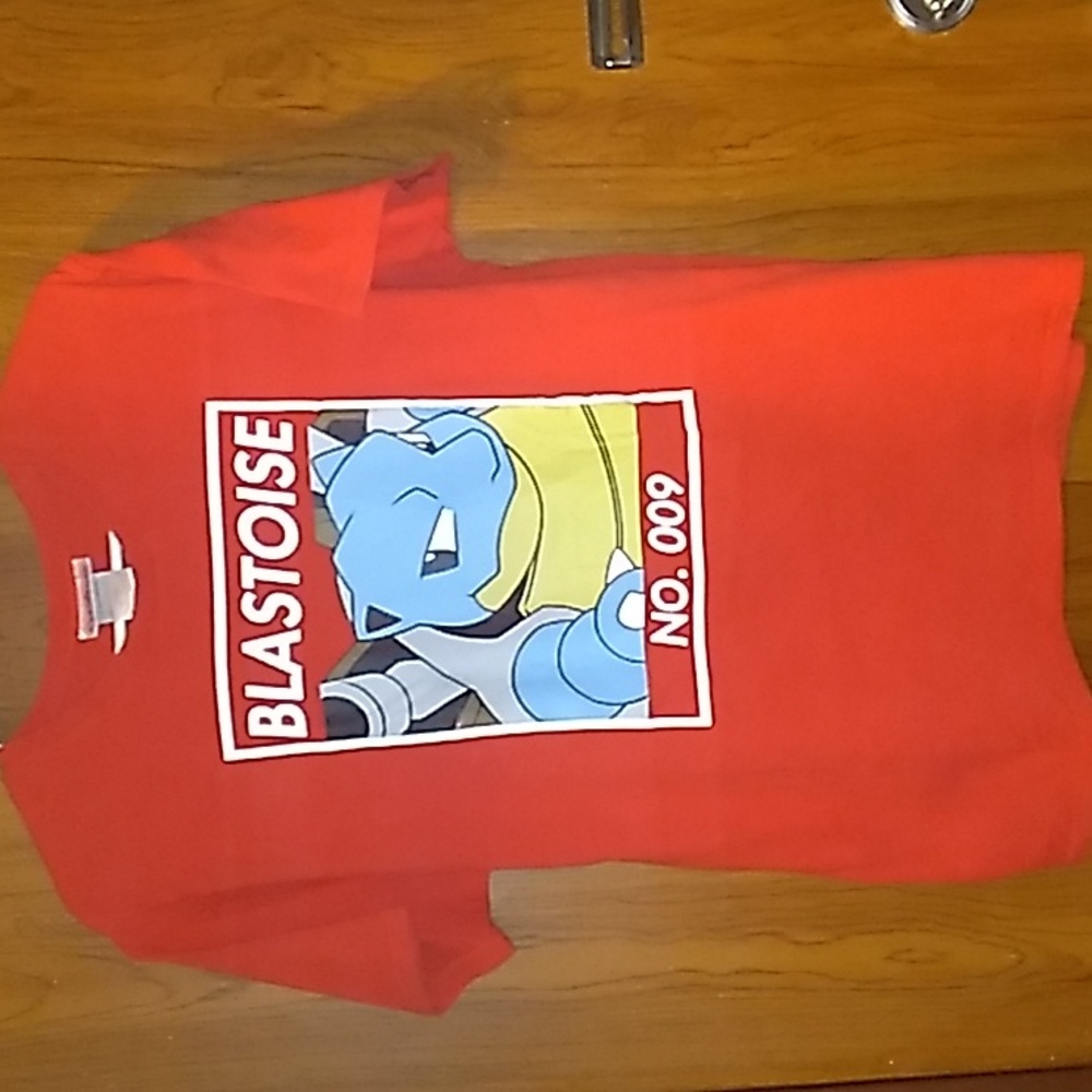 BLASTOISE POKÈMON T-Shirt (Medium)